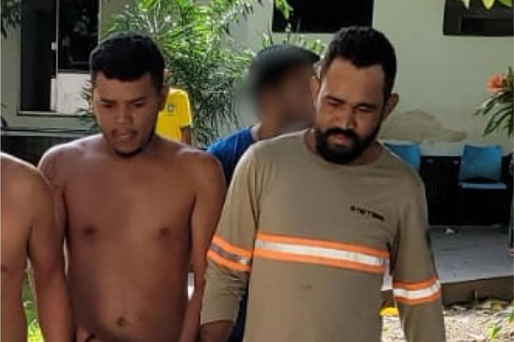 Moto roubada em pátio de delegacia é recuperada; dois são presos