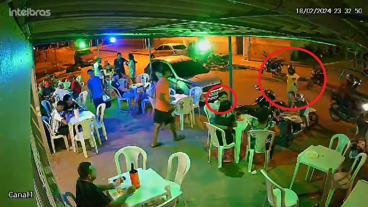 Câmera de segurança flagra dupla atirando em mulher em bar de Marabá
