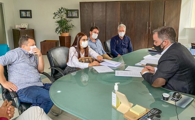 Prefeita Josemira e vereadores foram até belém se reunir com superintendente dos Correios