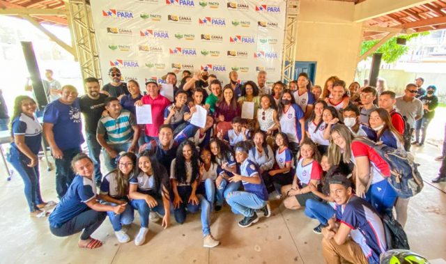 Escolas João Nelson e Irmã Laura recebem ordens de serviço para reforma e ampliação