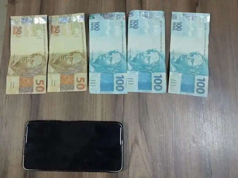 Homem tenta comprar bebidas com notas falsas em Parauapebas