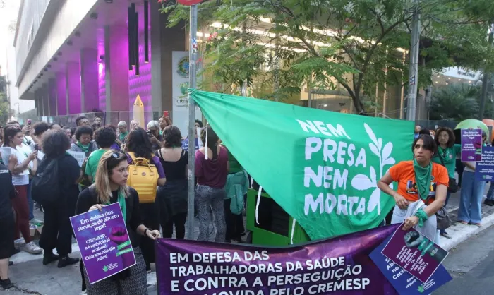 Projeto que equipara aborto a homicídio tem urgência aprovada