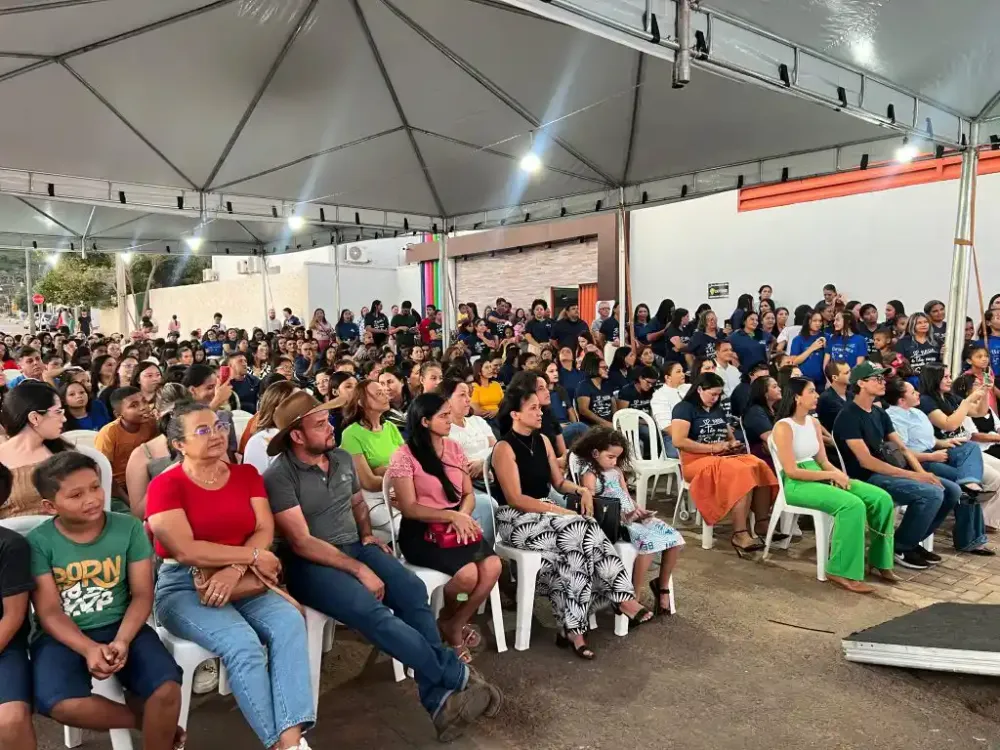 Emoção marca entrega da reconstrução de escola que foi Hospital de Campanha na pandemia