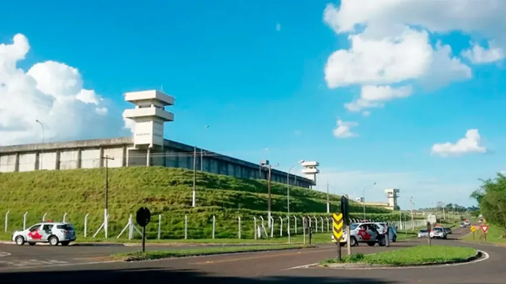Advogada larga a profissão após receber flores do PCC