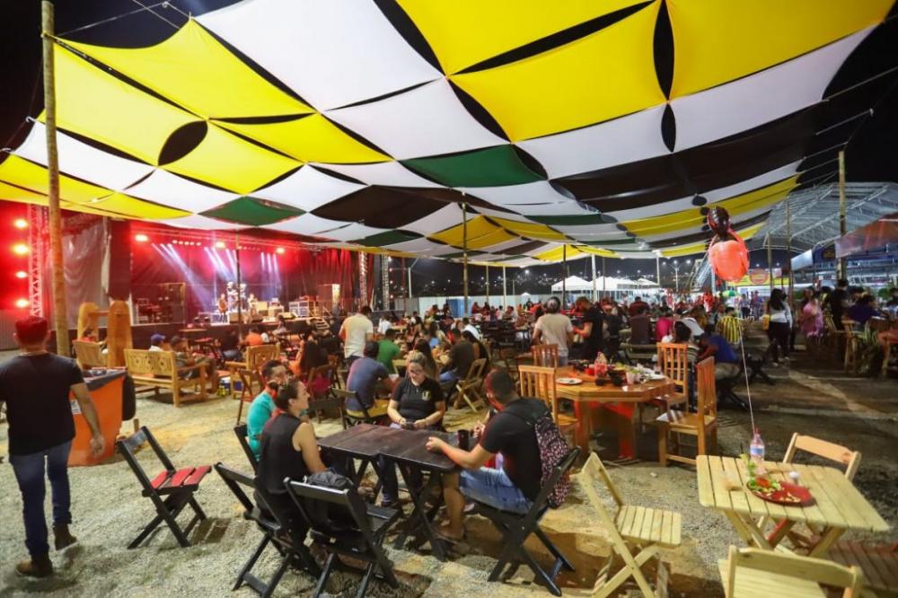 1º Dia do Festival Gastronômico tem chefs renomados, churrasco e muita música