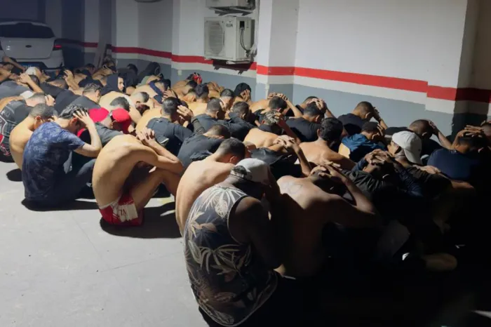 Polícia prende mais de 200 torcedores e Conselho de Segurança Pública impede torcida organizada visitante em estádio