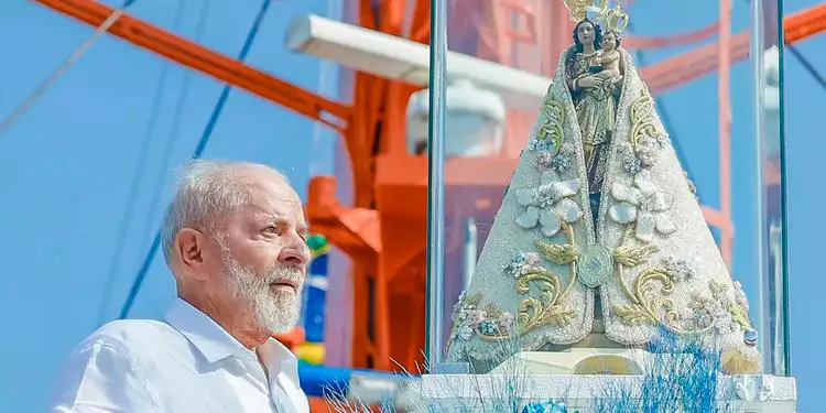 Deputada cobra explicações sobre participação de Lula no Círio