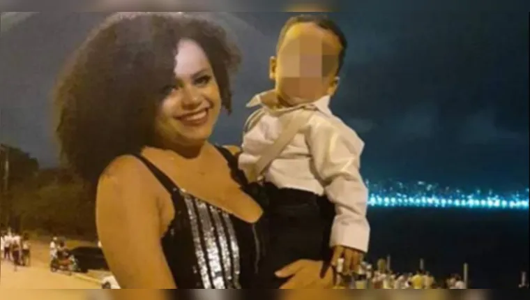 Corpo de mãe que decapitou o filho é desenterrado e queimado