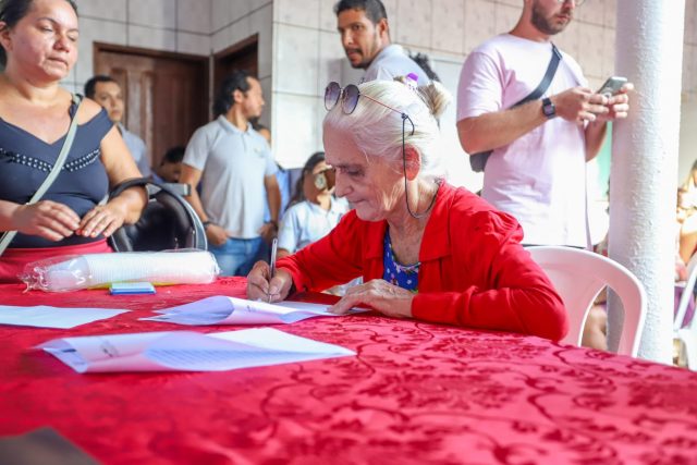 Mais 53 cartões Reforma e Construção são entregues em Canaã através do programa Moradia Digna