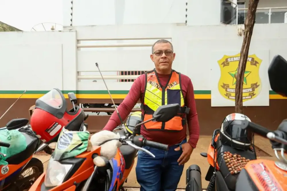 Prefeitura entrega novas 30 licenças para mototaxistas no município