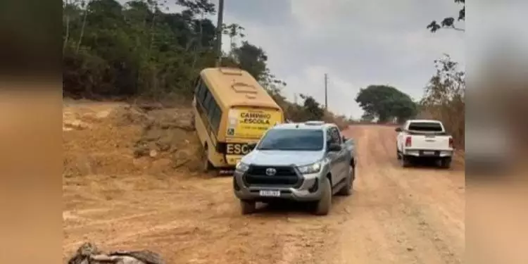 Acidente envolvendo um ônibus escolar deixa estudantes e motorista feridos em Paragominas