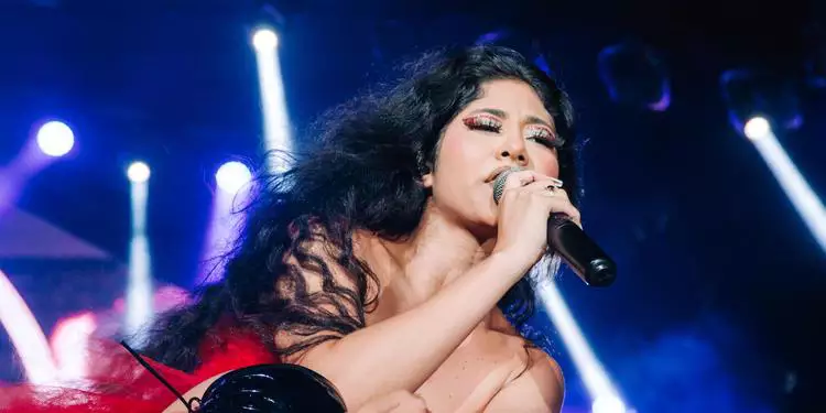 Zaynara concorre ao prêmio WME Awards Brasil na noite desta terça (17)