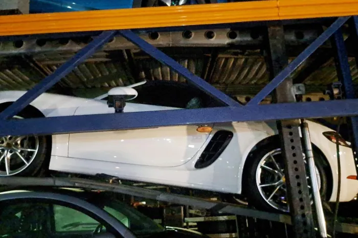 Sefa apreende Porsche zero km, avaliado em R$620 mil, em Dom Eliseu