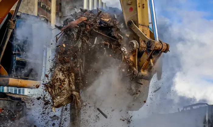 Porto Alegre recolhe 180 mil toneladas de resíduos após enchentes