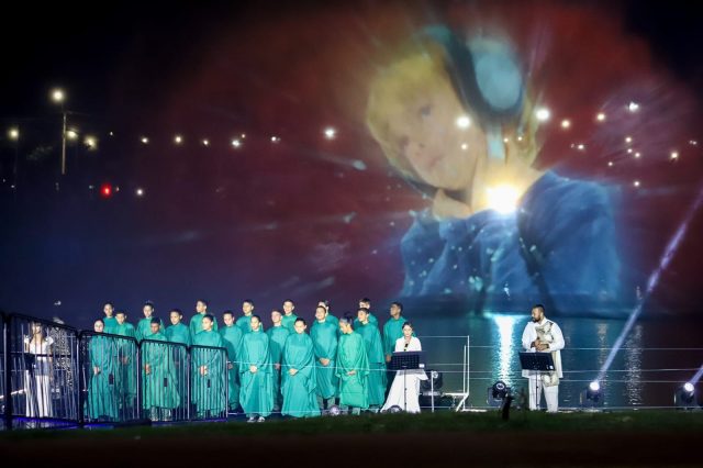 Acender das Luzes de Natal encanta canaenses