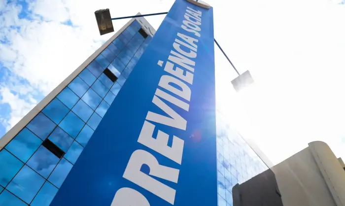 Saiba idade mínima e tempo de contribuição para se aposentar em 2025