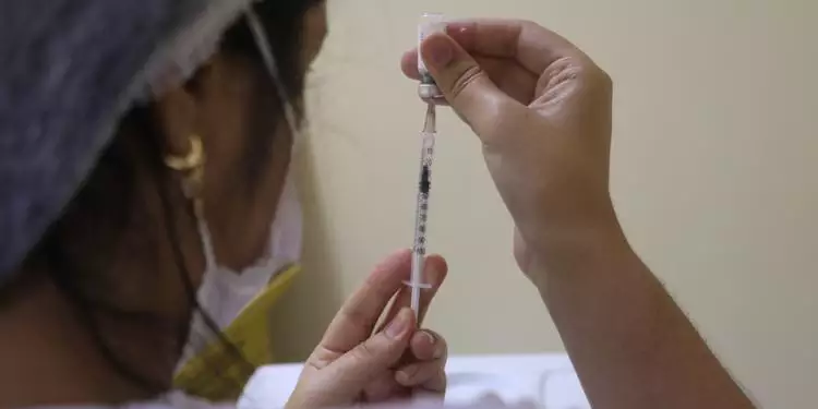 Sociedade médica alerta para baixa procura da vacina contra a dengue