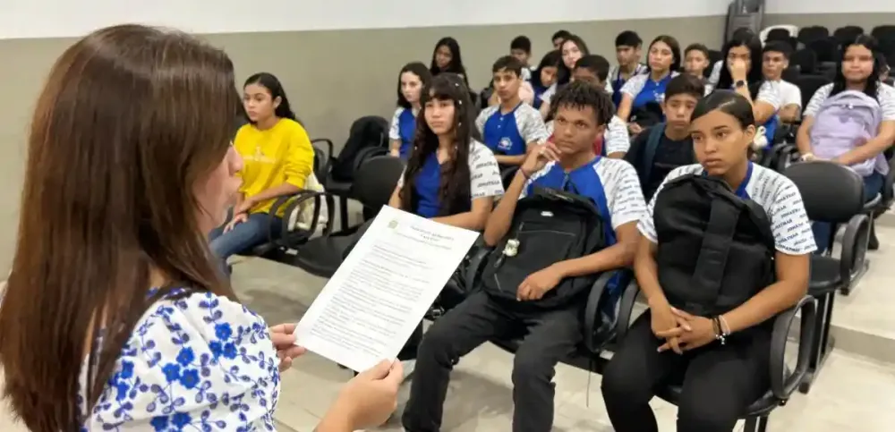 Escolas municipais vetam o uso de celulares e outros dispositivos eletrônicos