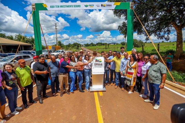 Moradores da Vila Feitosa se emocionam ao receber pavimentação da VP-20
