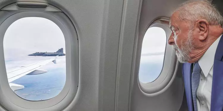 Avião presidencial com Lula arremete durante pouso em Sorocaba