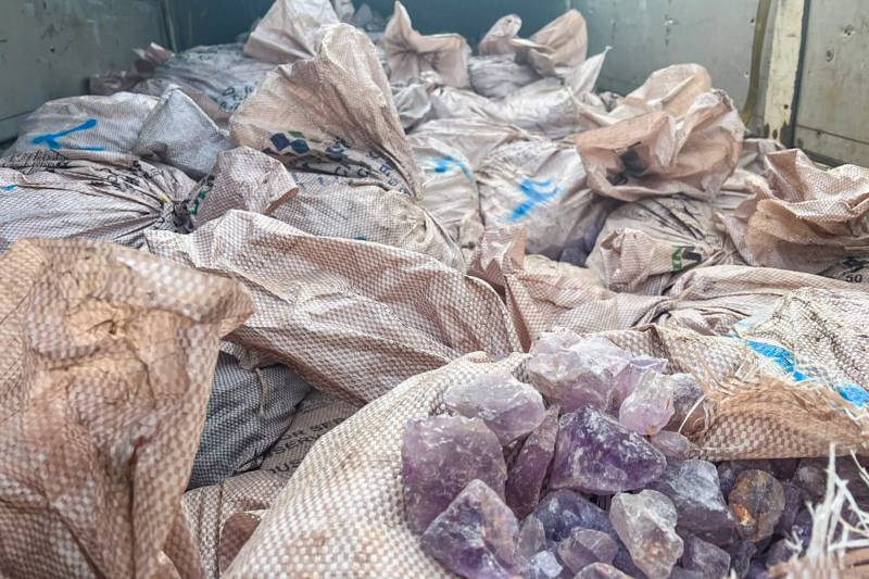 Carga de 32 toneladas de ametista é apreendida no sudeste do Pará