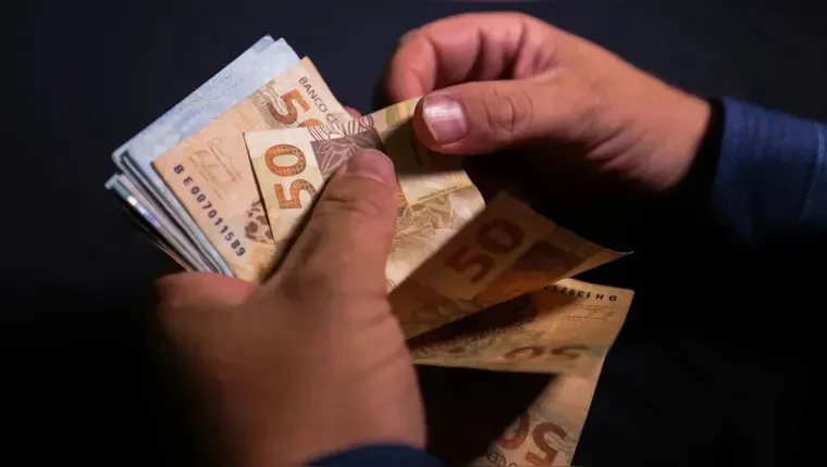 Aposentados e pensionistas já podem consultar 13º; veja como