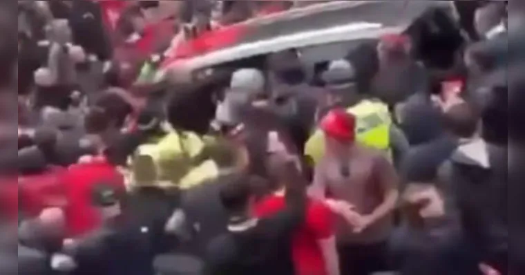 Vídeo: atropelamento fere dezenas após vitória do Liverpool