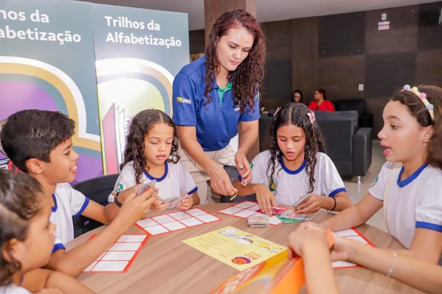 Canaã dos Carajás sedia cerimônia de entrega de materiais de alfabetização pela Fundação Vale