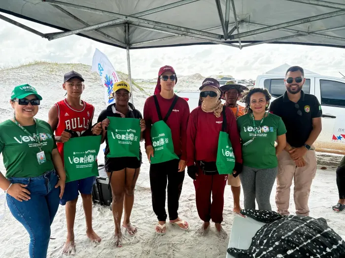 Educação ambiental mobiliza veranistas para proteção de tartarugas no Atalaia em Salinas