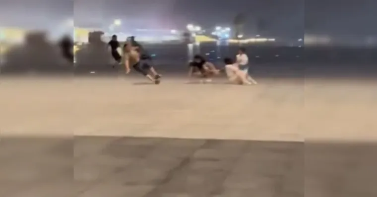 Hong Kong ativa alerta máximo; criança é levada pelo vento e aulas são suspensas. | Reprodução