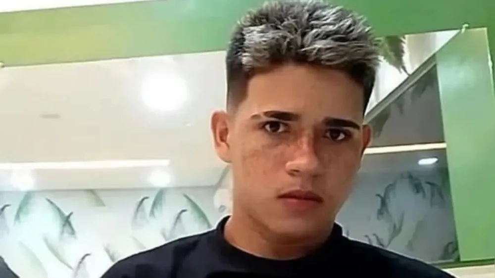 Vídeo: homem é morto a tiros e mulher fica ferida em boate na Orla