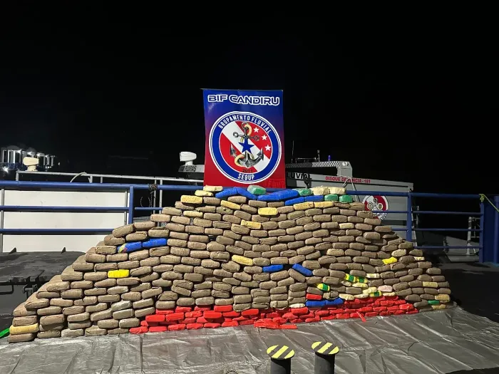 Agentes da Base Candiru apreendem mais de 370 kg de drogas e prendem cinco suspeitos