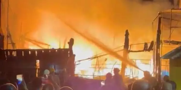 Incêndio de grandes proporções atinge loja em Parauapebas na noite desta quinta-feira (14)