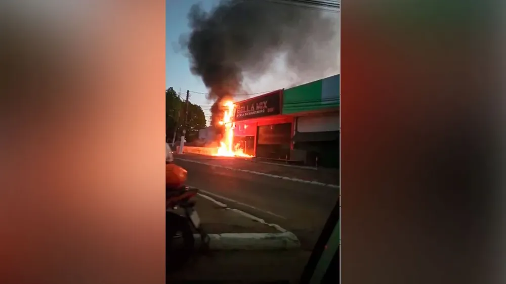 Vídeo: incêndio em loja assusta moradores e condutores em Marabá