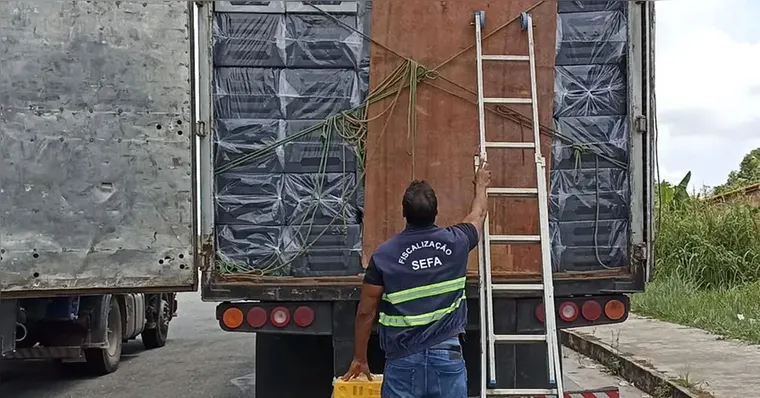 Mais de 110 mil reais em estantes são apreendidos no Pará