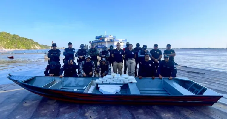 PM apreende 20 kg drogas em barco com ajuda de cadela farejadora