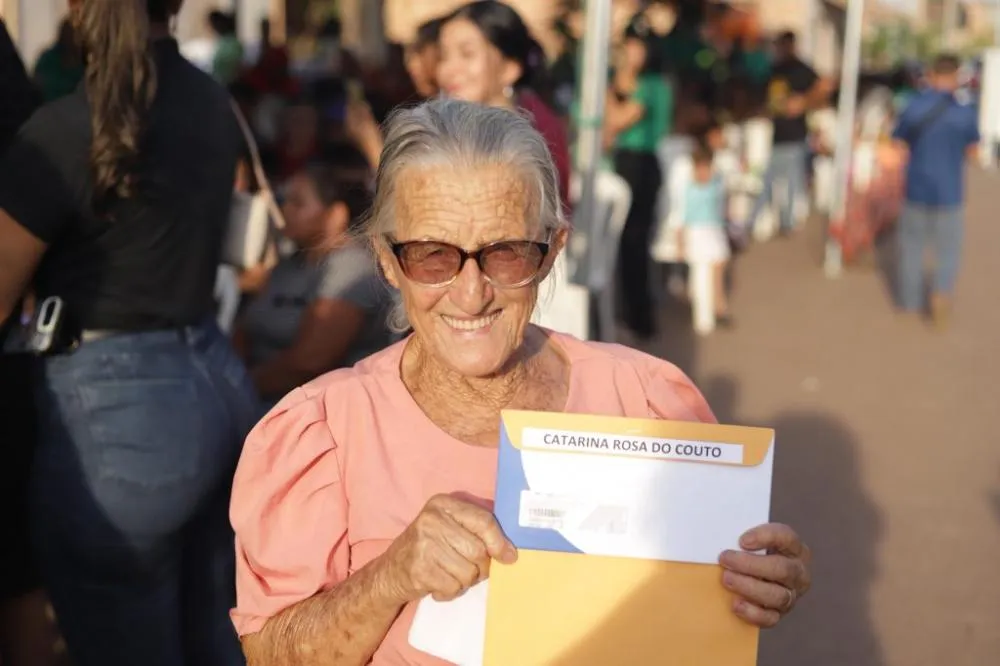 Prefeitura de Canaã dos Carajás entrega cartões reforma e construção para 71 Famílias