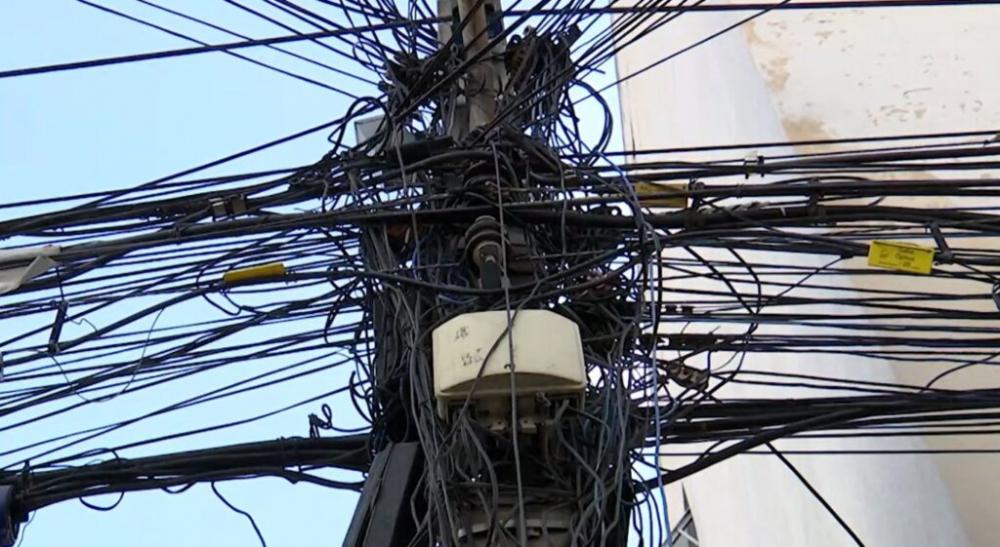 Equatorial é obrigada a retirar fios inúteis dos postes na cidade de Marabá