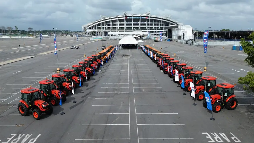 Governo do Pará entrega tratores a 42 municípios para serviços essenciais no Pará