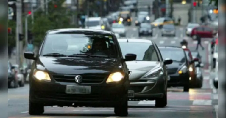 Farol obrigatório? Entenda o que mudou e evite 4 pontos na CNH
