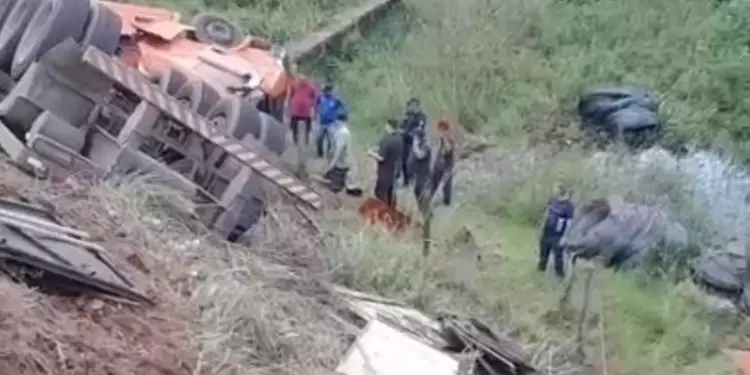 Caminhoneiro morre em grave acidente na BR-230, em São Domingos da Araguaia