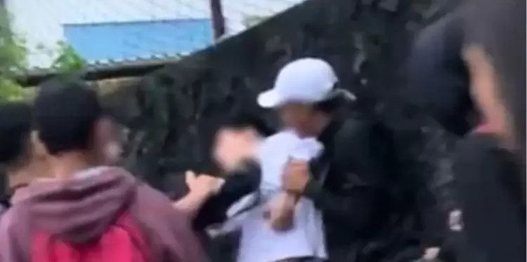 Aluno com autismo é cercado e agredido com 'mata-leão' por estudantes
