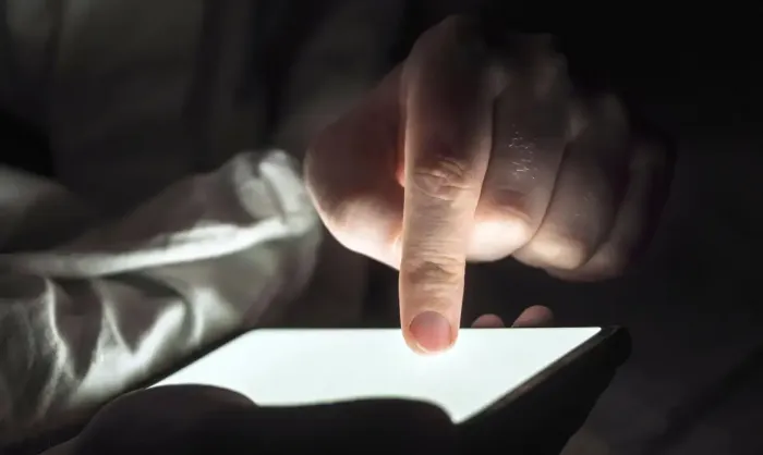 Conteúdos falsos criados com inteligência artificial mais que triplicam entre 2024 e 2025