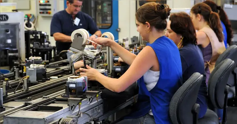 Fim da escala 6x1: saiba como está a tramitação no Congresso