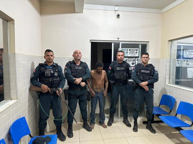 Homem é acusado de usar arma para forçar mulher a manter relações com ele