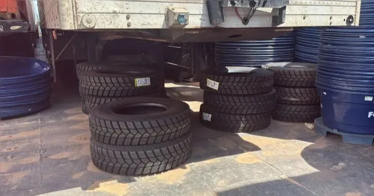 Sefa apreende mais de 800 pneus em embarcação no Pará