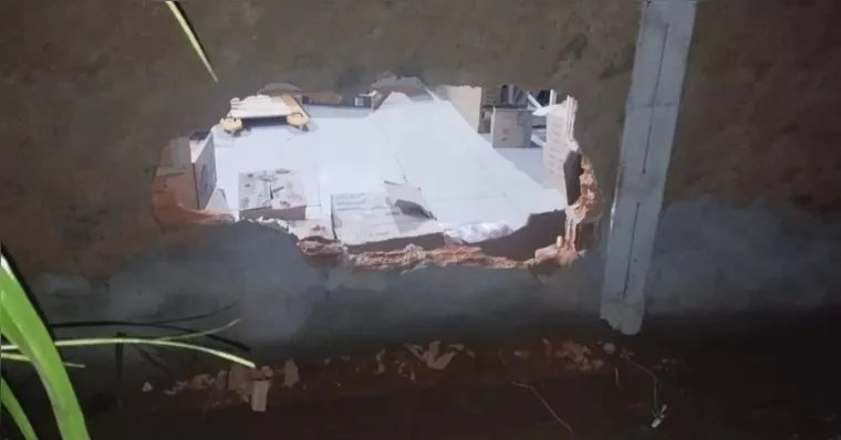 Bandidos abrem buraco e furtam TVs de supermercado em Parauapebas