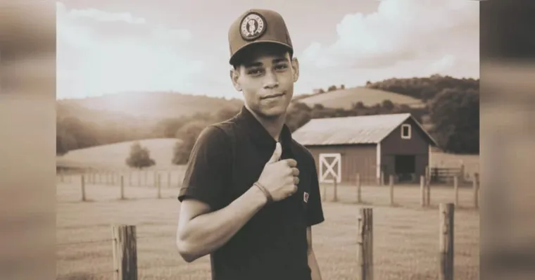 Pai sai à procura do filho e o encontra morto após acidente