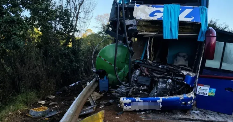 Acidente com ônibus rumo a Aparecida deixa dois mortos
