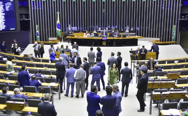 Câmara aprova projeto que endurece penas para roubo e furto